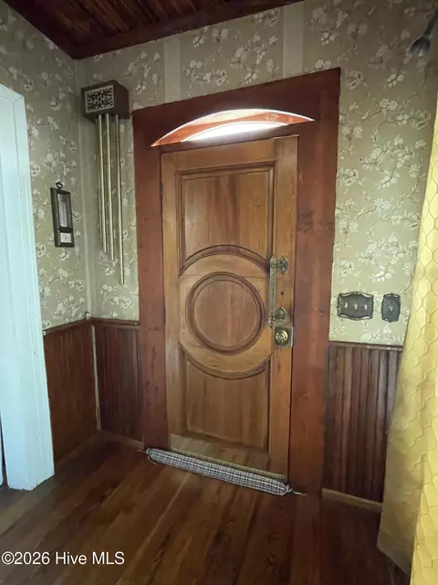 Entry Way - 503 E Robert Toombs Ave, Washington, GA 30673 photo 2 of 5