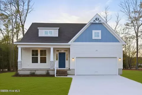 218 Chateau Dr, New Bern, NC 28560