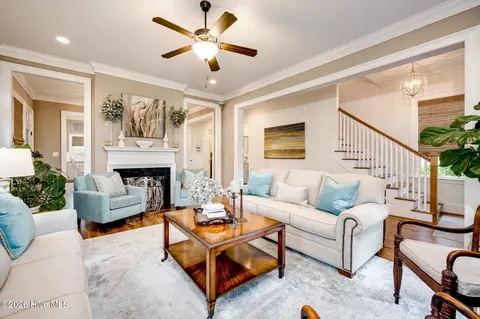 Living - 2082 Egret Cir, Evans, GA 30809 photo 2 of 5