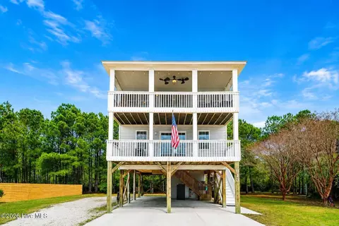 813 Driftwood Dr, Hampstead, NC 28443