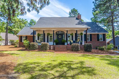 120 Callis Cir, West End, NC 27376