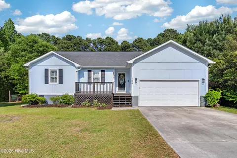 104 Pine Needle Dr, Hubert, NC 28539