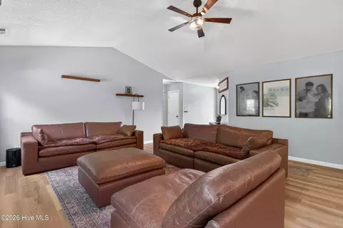 Entry Way - 104 Pine Needle Dr, Hubert, NC 28539 photo 1 of 1