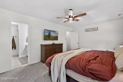 Bedroom - 104 Pine Needle Dr, Hubert, NC 28539 photo 2 of 6