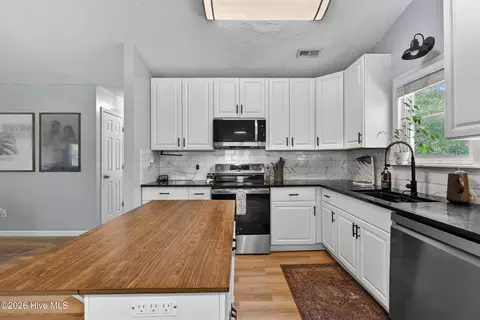 Kitchen - 104 Pine Needle Dr, Hubert, NC 28539 photo 3 of 3