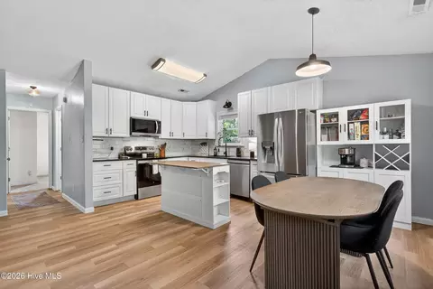 Kitchen - 104 Pine Needle Dr, Hubert, NC 28539 photo 2 of 3