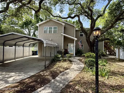 2807 Arendell St, Morehead City, NC 28557