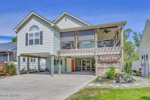 104 NE 8th St, Oak Island, NC 28465