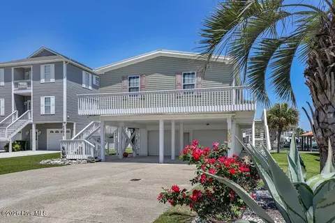 4090 4th St, Surf City, NC 28445