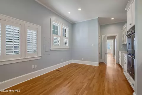 Entry Way - 411 E Front St, New Bern, NC 28560 photo 2 of 5