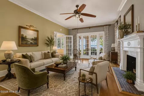 Living - 411 E Front St, New Bern, NC 28560 photo 1 of 6
