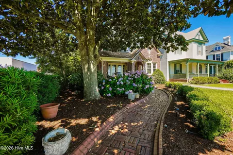 Exterior - 411 E Front St, New Bern, NC 28560 photo 1 of 9