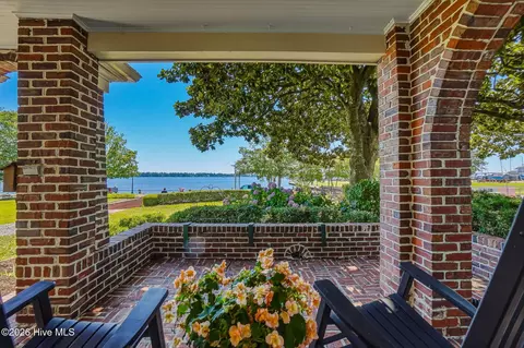 Exterior - 411 E Front St, New Bern, NC 28560 photo 2 of 9