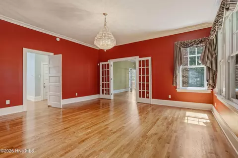 Living - 411 E Front St, New Bern, NC 28560 photo 6 of 6