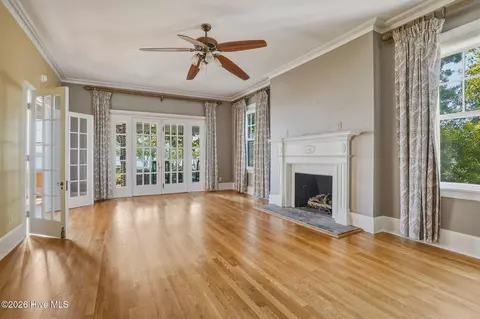 Living - 411 E Front St, New Bern, NC 28560 photo 3 of 6