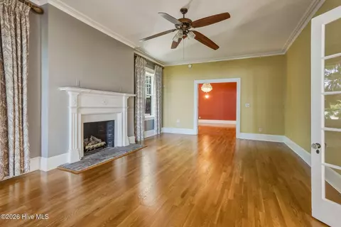 Living - 411 E Front St, New Bern, NC 28560 photo 5 of 6
