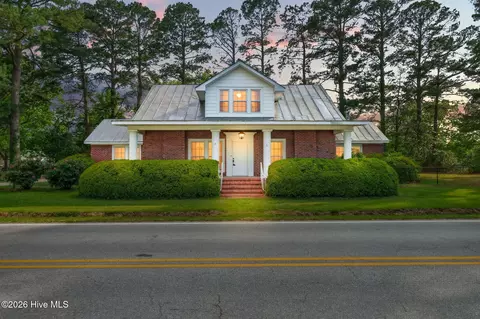 207 W 3rd St, Princeton, NC 27569