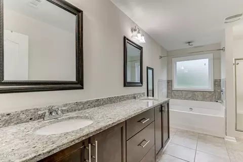 Bath - 2315 Malone Way, Evans, GA 30809 photo 2 of 7