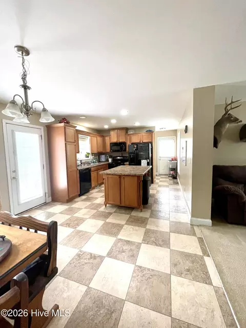 Kitchen - 2088 Meadows Rd, Williamston, NC 27892 photo 2 of 5
