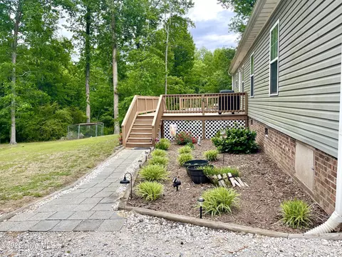 Exterior - 2088 Meadows Rd, Williamston, NC 27892 photo 5 of 15