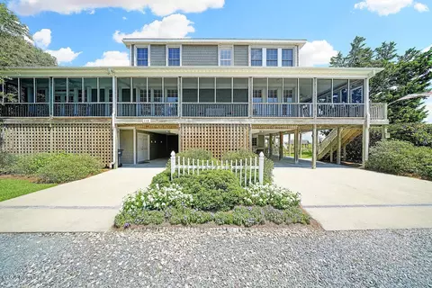 115 SW Yacht Dr, Oak Island, NC 28465