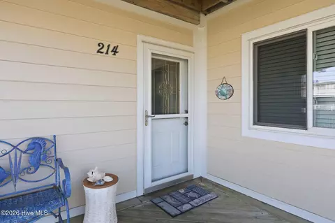 650 Salter Path Rd #214, Pine Knoll Shores, NC 28512