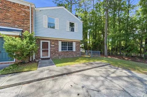 200 Myrtlewood Cir, Jacksonville, NC 28546