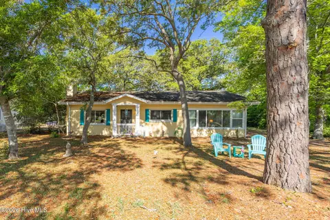 313 Mercer St, Oak Island, NC 28465