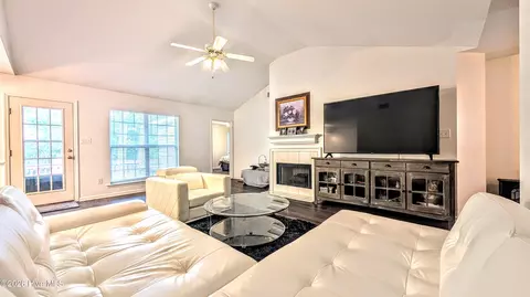Living - 723 Bradford Ln, Evans, GA 30809 photo 1 of 5
