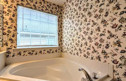 Bath - 723 Bradford Ln, Evans, GA 30809 photo 1 of 3