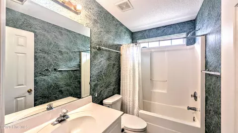 Bath - 723 Bradford Ln, Evans, GA 30809 photo 3 of 3