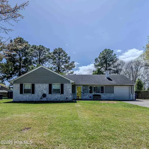 408 Cardinal Rd, Jacksonville, NC 28546