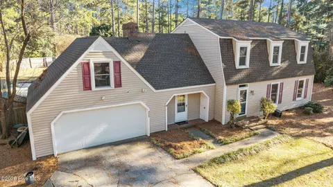 215 Canterbury Rd, Southern Pines, NC 28387