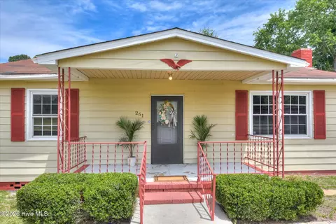 261 Myrtle St, Gloverville, SC 29828