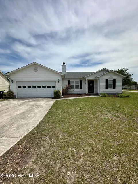 200 Essex Ct, Richlands, NC 28574