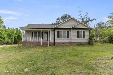 616 Trail End Ln, Newton Grove, NC 28366