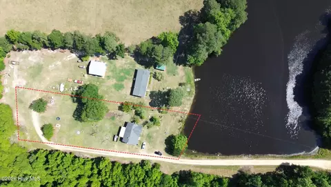 616 Trail End Ln, Newton Grove, NC 28366