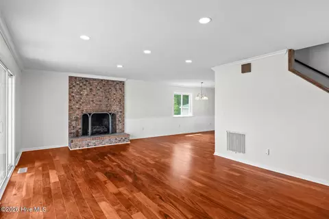 Living - 524 Odum Dr, Hubert, NC 28539 photo 1 of 5