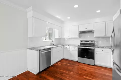 Kitchen - 524 Odum Dr, Hubert, NC 28539 photo 1 of 3