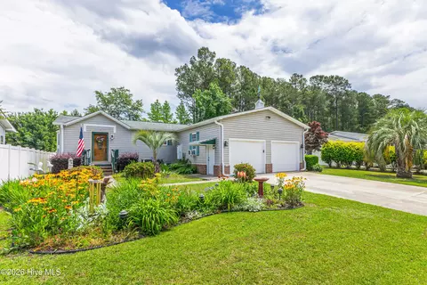905 Palmer Dr, Calabash, NC 28467