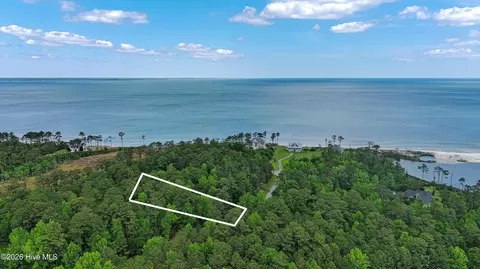 135 Herring Pond Ct, Beaufort, NC 28516