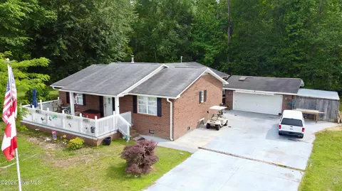 144 Waccamaw Shores Rd, Lake Waccamaw, NC 28450