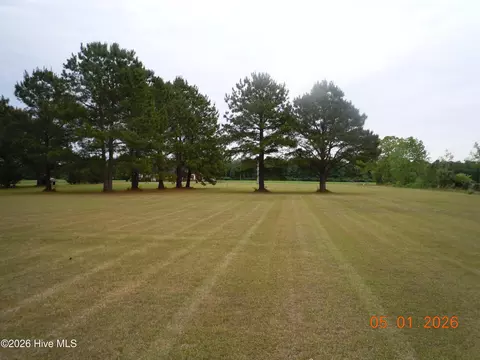 170 Colonial Dr, Tabor City, NC 28463