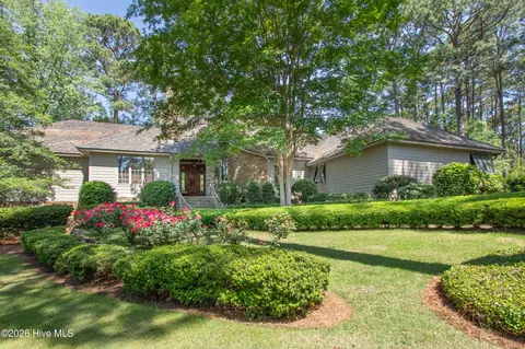 60 Woodenbridge Ln, Pinehurst, NC 28374