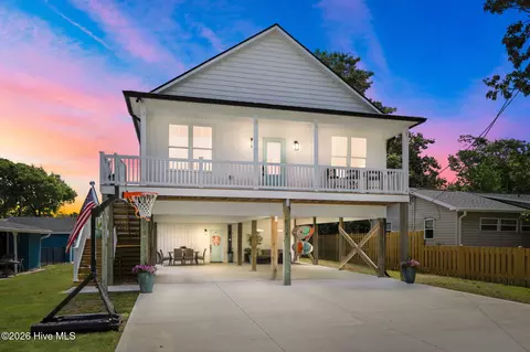 220 Pelican Dr, Atlantic Beach, NC 28512
