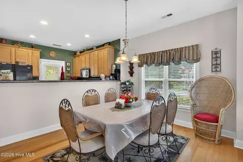 Dining - 100 Painted Bunting Ct, Hampstead, NC 28443 photo 2 of 3