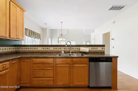 Kitchen - 100 Painted Bunting Ct, Hampstead, NC 28443 photo 2 of 3