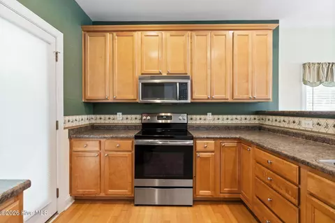 Kitchen - 100 Painted Bunting Ct, Hampstead, NC 28443 photo 1 of 3