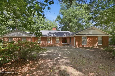 225 Churchill Dr, Greenville, NC 27858