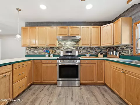 Kitchen - 94 Evergreen Dr, Hubert, NC 28539 photo 1 of 4